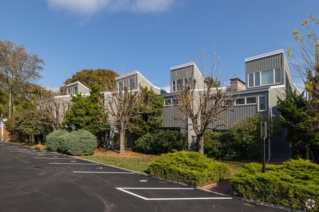Photo - Hampton Mews Apartments