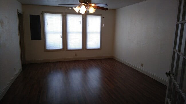 Photo - 207 W 4th St