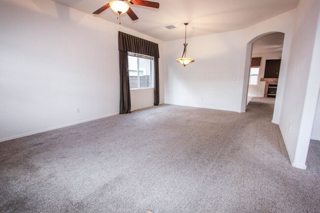 Photo - 3 Bedroom Plus Den in Quailwood