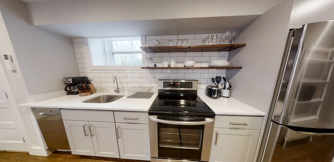 Building Photo - 65 Beech Glen St Unit S Rental