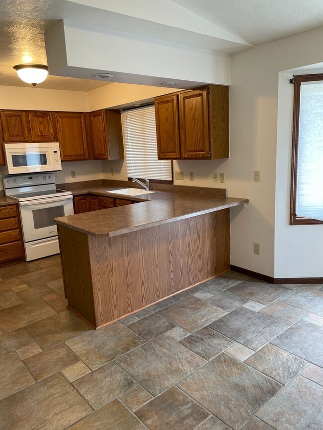Photo - 4401 E Oak St