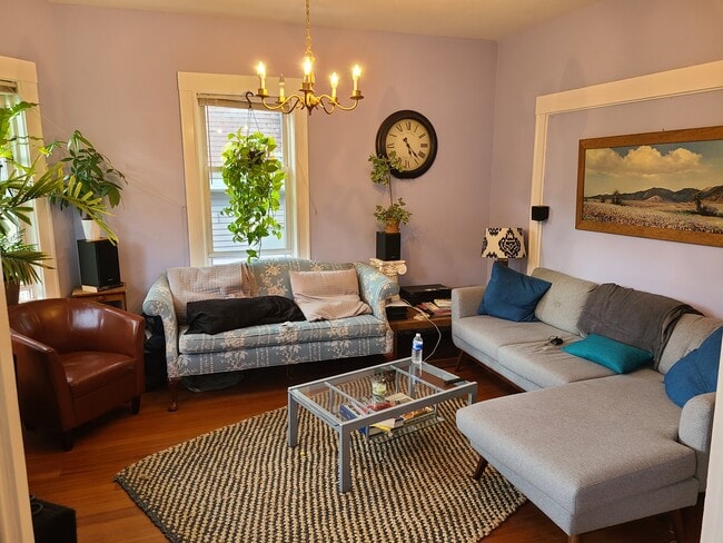 Building Photo - 95 Belmont St Unit 2