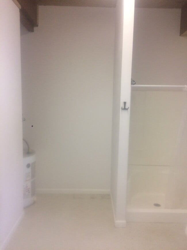 Photo - 208 Center St