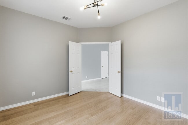 Photo - 4011 Travis Country Cir