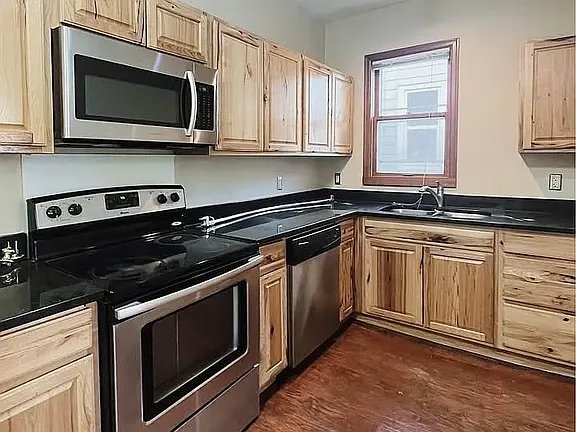 Photo - 962 6th St E