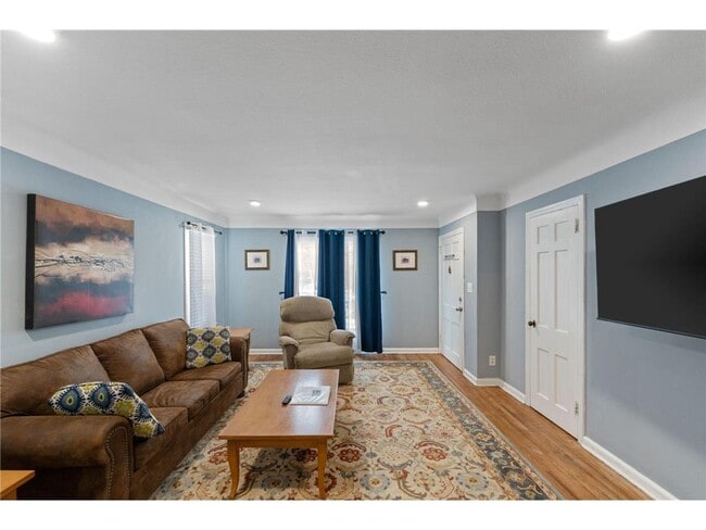 Photo - 4042 Lake Rd Ave