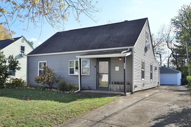 Photo - 925 Blenheim Rd