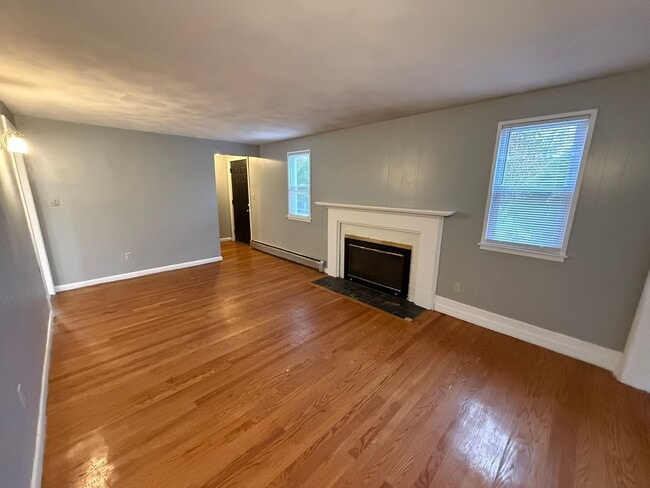 Photo - Beautiful 4 Bed, 2 Bath Home for Rent In S...