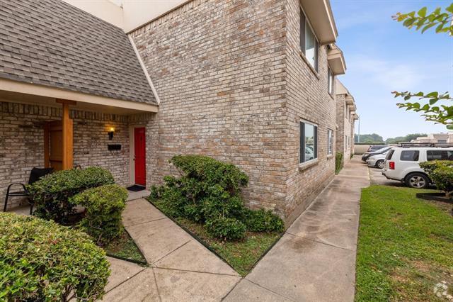 Building Photo - 208 Village N Dr Rental
