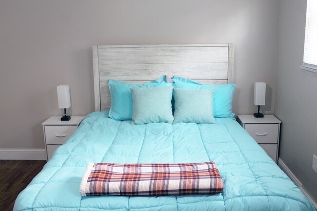 Building Photo - 9092 Wintergreen Dr Unit 1