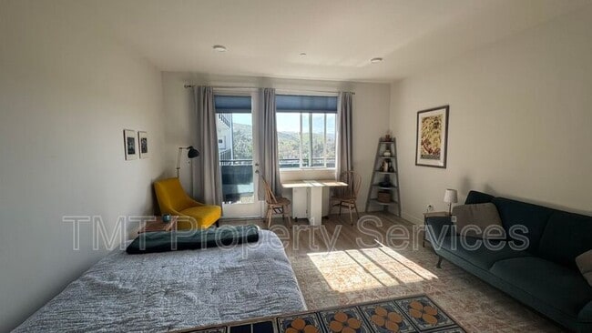 Photo - 2475 Victoria Ave