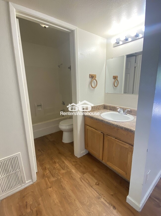 Photo - 325 S Pioneer