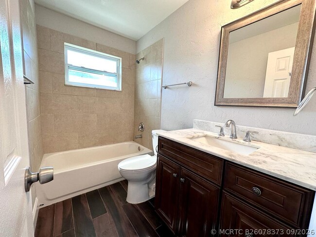 812 Center St Unit 3