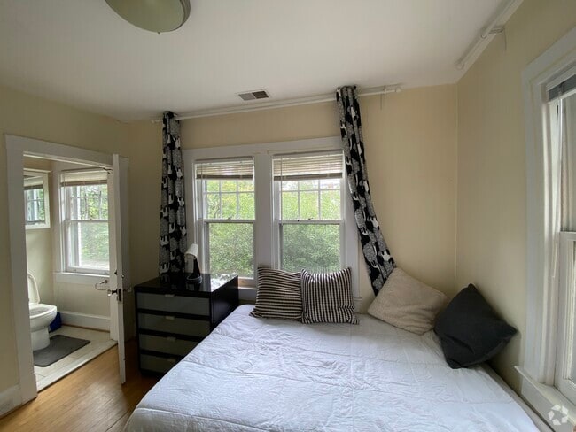 Building Photo - 5335 42nd Pl NW Rental