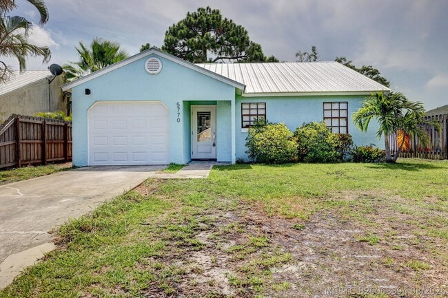 Building Photo - 5770 SE Wilsie Dr