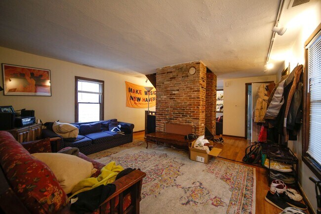 Building Photo - 107 Howe St Unit House