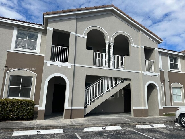 Building Photo - 1692 SE 29th Ct Unit 207