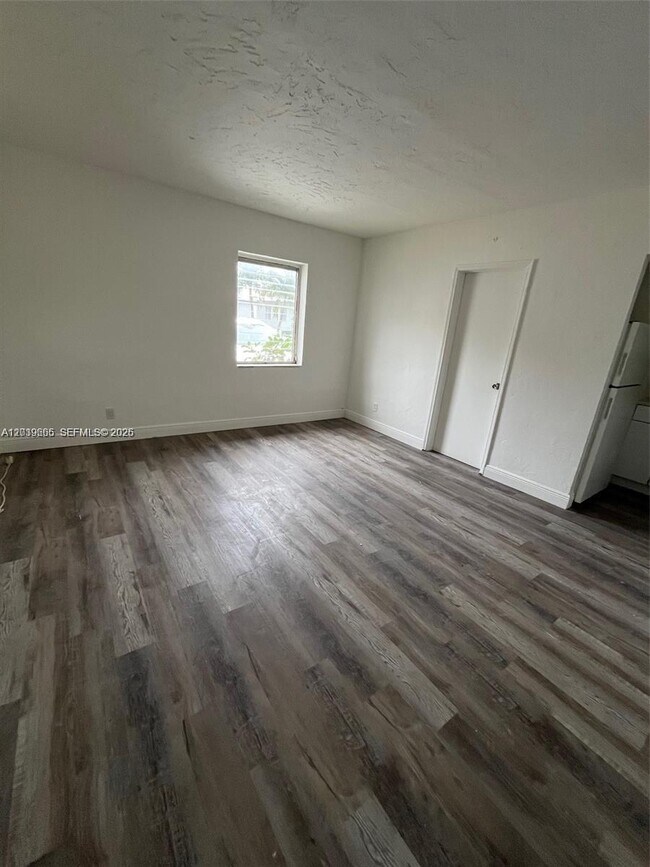 Photo - 2035 Dewey St Unit 3
