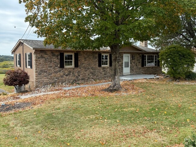 Building Photo - 3 bd / 1.5 bth Single Family Home in Quake...