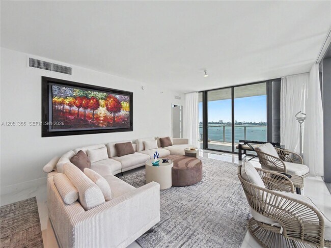 700 NE 24th St Unit 3907