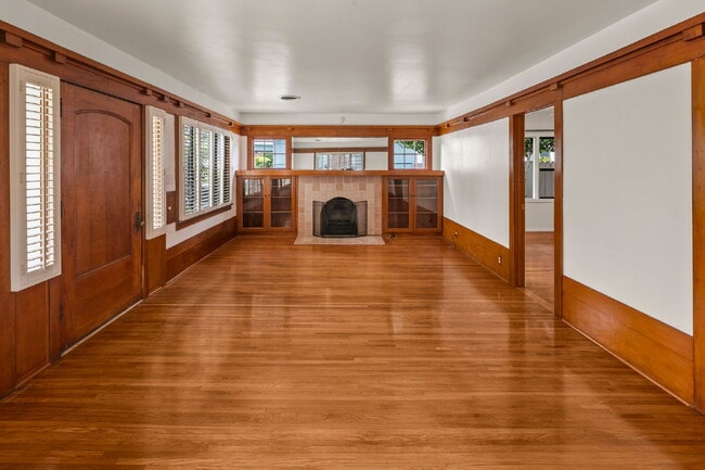 "Charming 3-Bed, 2-Bath Oasis in Mission Hills – Spacious 1792 Sq Ft Home on Hawk Street!"