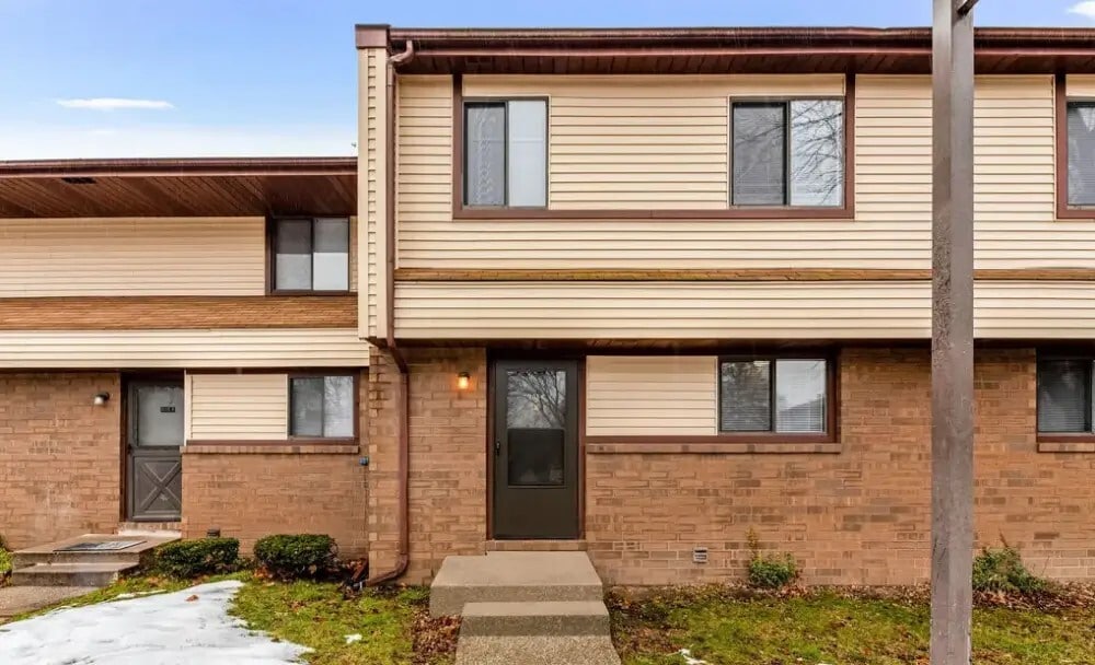 Photo - 180 Colony Dr S