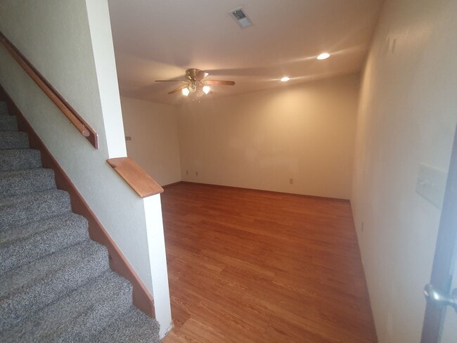 Building Photo - 24990 Scenic Dr Unit 24990 Scenic Dr. C Rental
