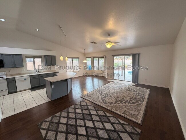 2227 E Edna Ave