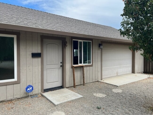 Building Photo - 16350 Clover Ave