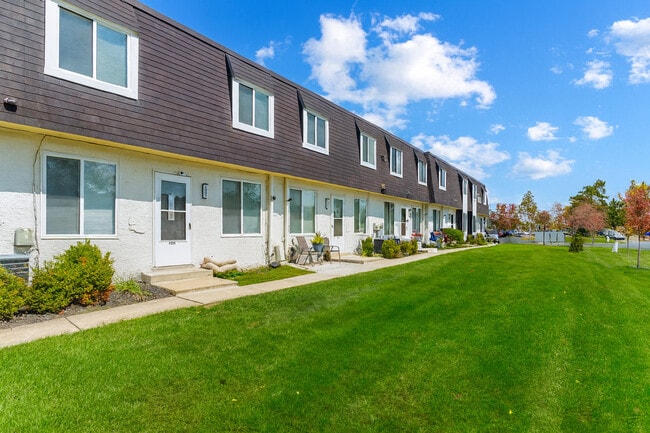 Photo - Windsor Forest Townhomes