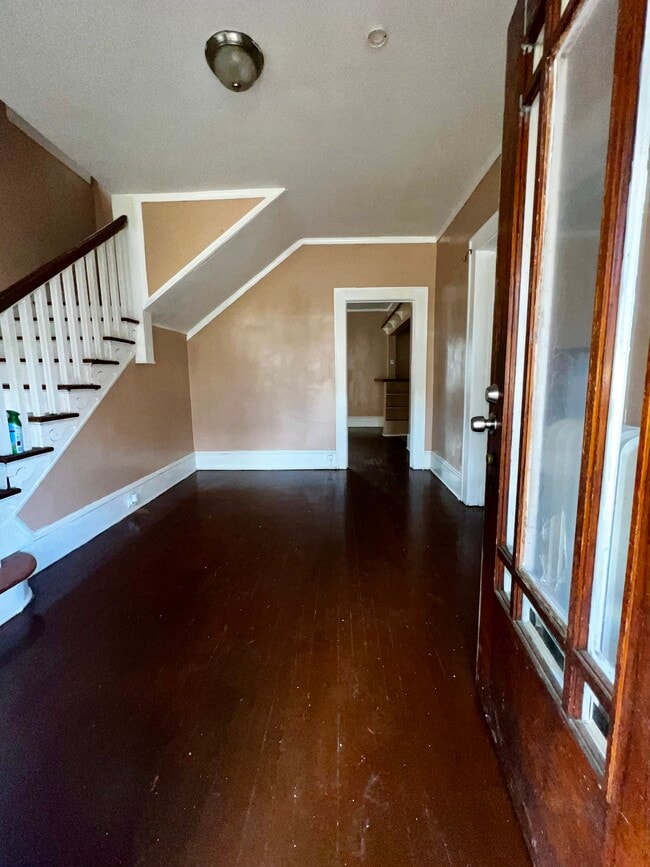 Photo - 1726 Chapman Ave SW