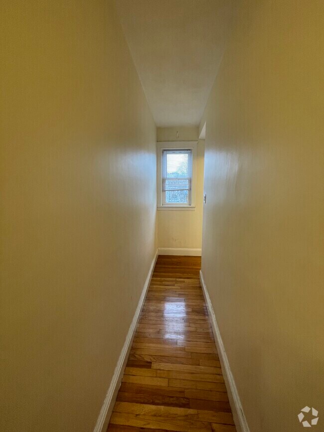 Building Photo - 65 Fairbanks St Unit 2 Rental