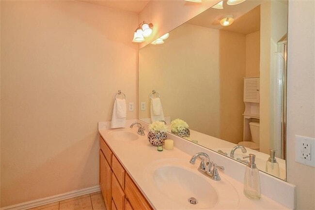 Photo - 913 Eagle Cliff Dr