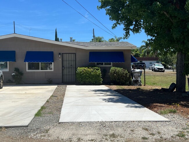 Building Photo - Charming Folsom Duplex near Folsom Zoo, Library, Old Town, and More! Unit B
