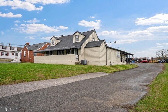 Photo - 7917 Wise Ave