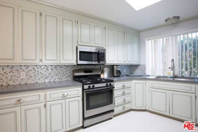 Photo - 5049 Serrania Ave