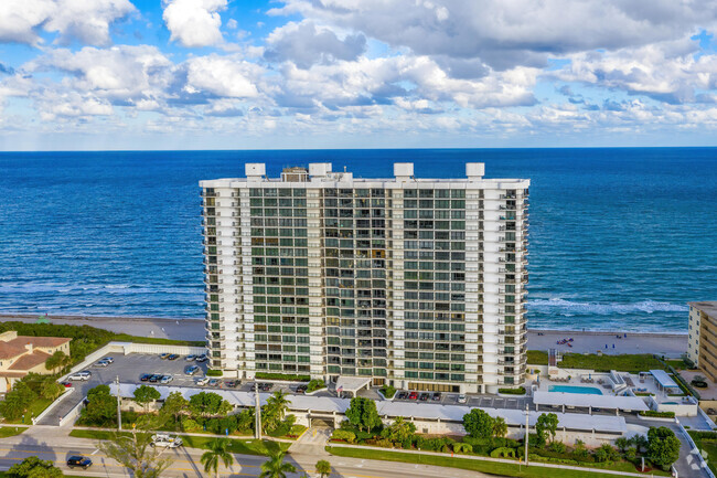 Building Photo - 250 S Ocean Blvd Unit 7e Rental