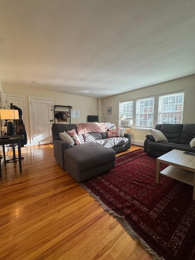 Photo - 31 Hammond Pond Pky