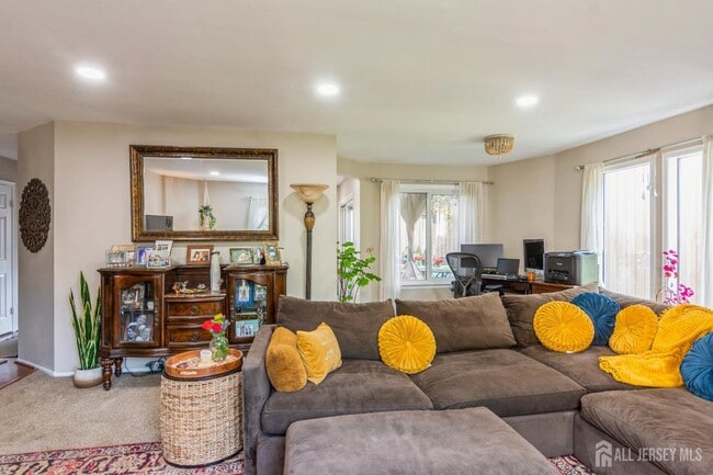 Photo - 217 Silver Ln