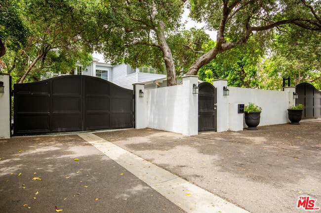 17524 Jayden Ln