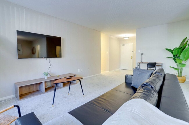 Photo - 1600 S Eads St Unidad FL1-ID1022541P