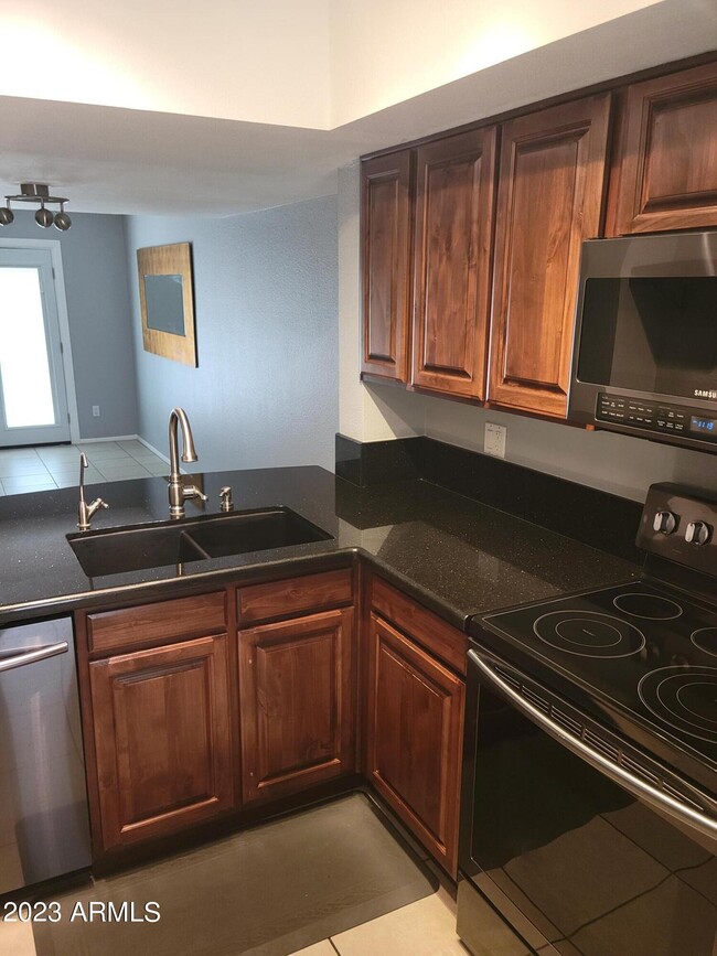 Photo - 815 E Grovers Ave