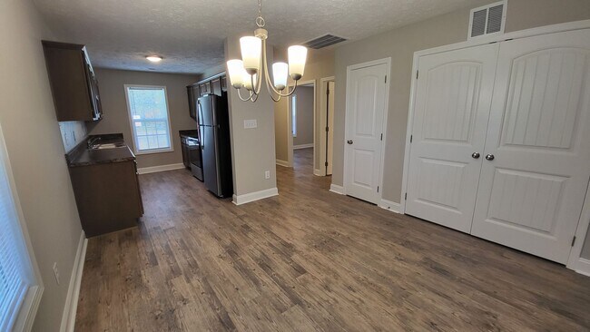 1700 7th St Unidad 1700-B E 7th Street