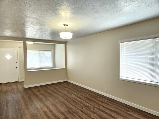 Photo - 1133 N Hayes Ave