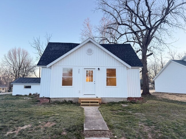 Photo - 4 Bed 2 Bath Aurora, MO