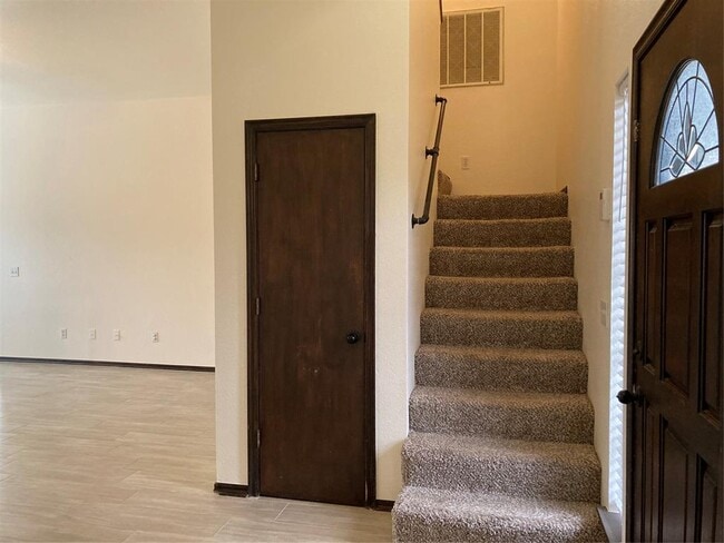 Photo - 405 Rhoades Ct