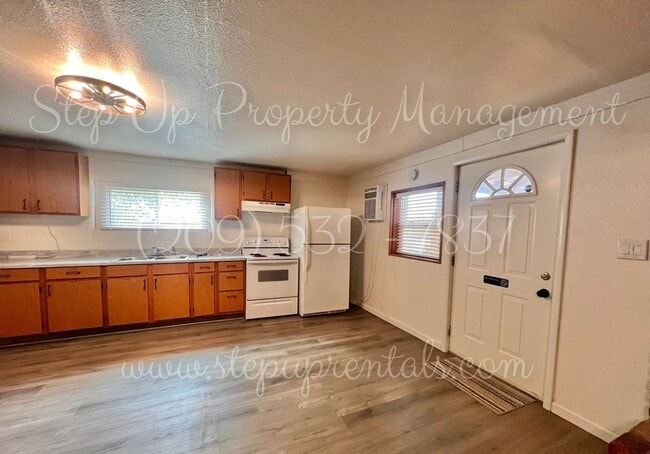 12915 Mountain View Rd Unit B