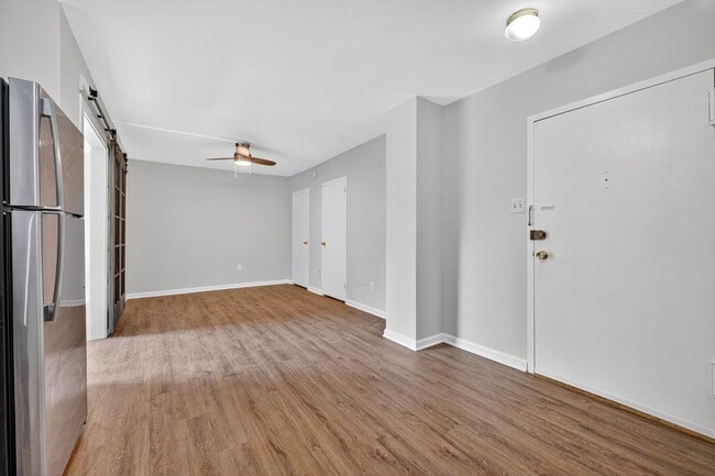 Photo - Short Term Lease Availble: Charming & Brig... Unit 548