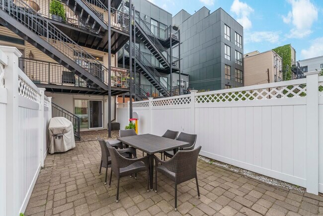 Photo - 512 Jefferson St Condo Unit 1L
