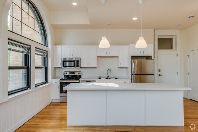 2 BR, 1 BA - 1,213SF